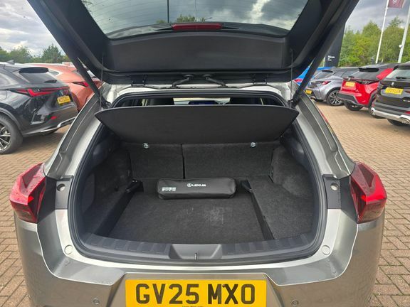 Lexus UX Premium #10