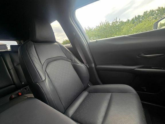 Lexus UX Premium #30