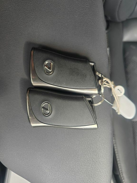 Lexus UX Premium #34