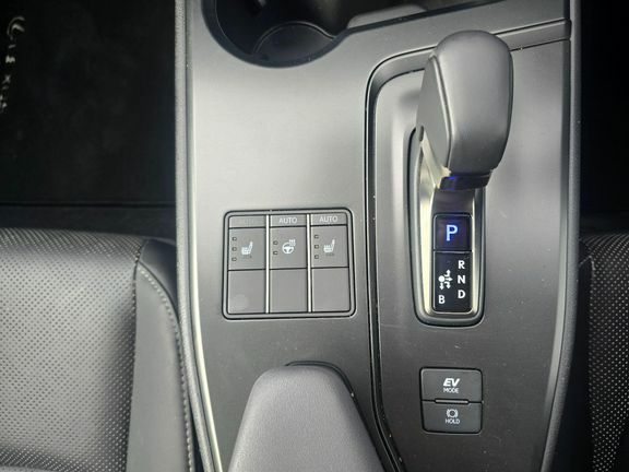 Lexus UX Premium #24
