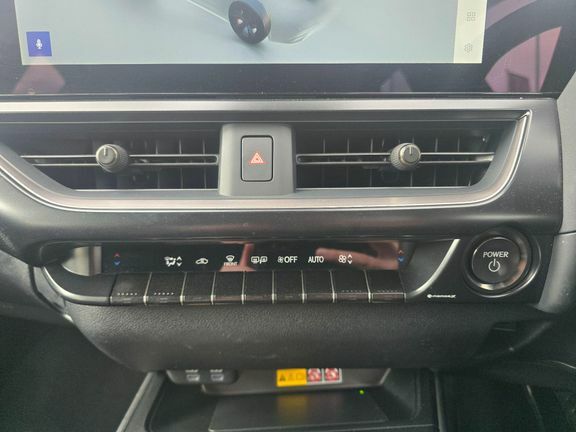 Lexus UX Premium #21