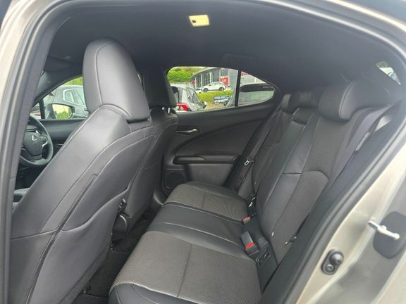 Lexus UX Premium #14