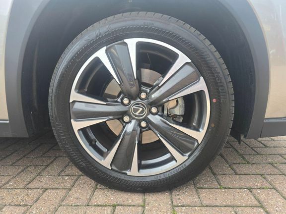 Lexus UX Premium #9