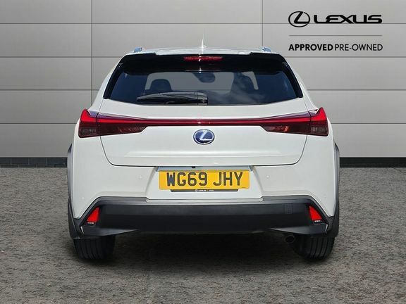 Lexus UX Takumi White #4