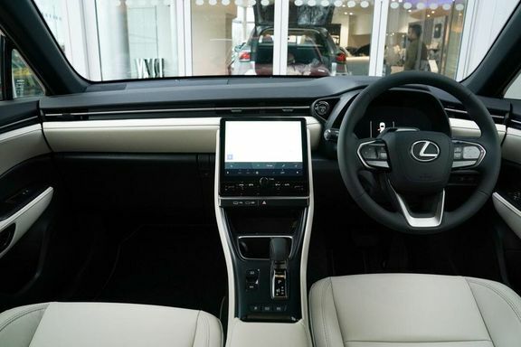 Lexus LBX Premium Plus Design Black #13