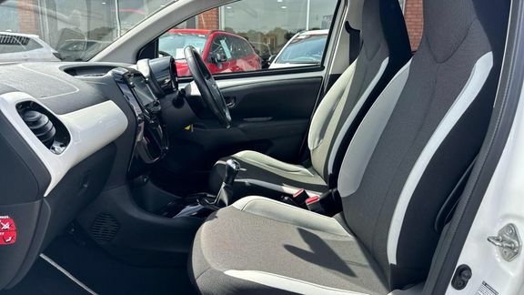 Toyota Aygo X X-press Man White #5