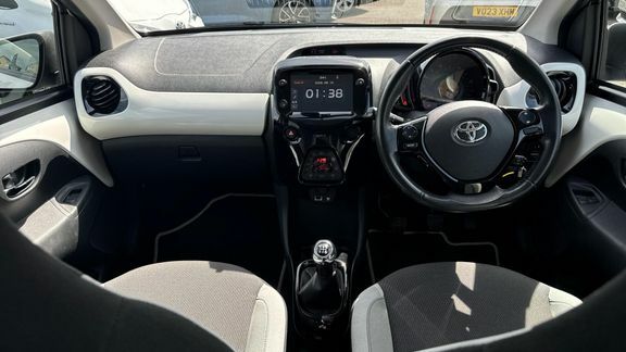 Toyota Aygo X X-press Man White #6