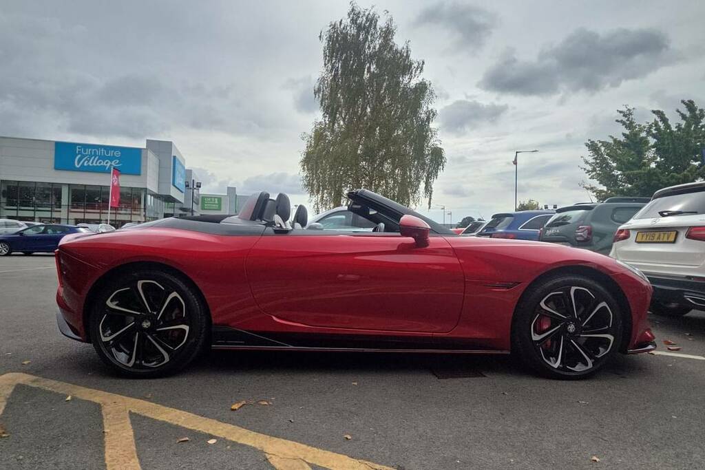 MG Cyberster 375Kw Gt Dual Motor 77 Kwh Awd Red #6