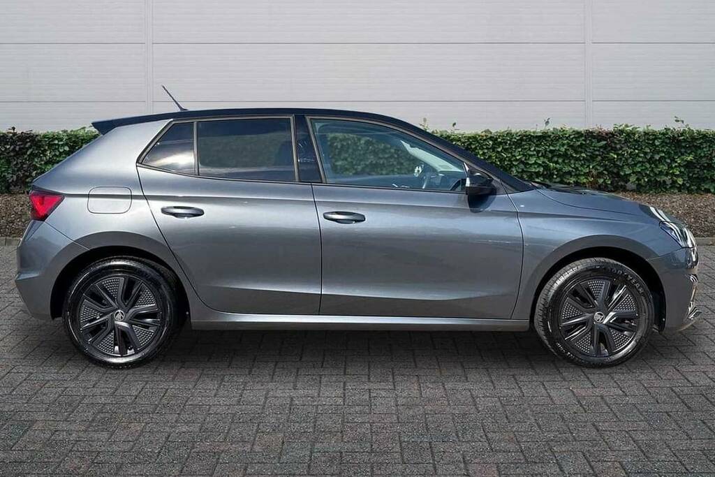 Skoda Fabia 1.0 Tsi Colour Edition BV74VVY Black #4