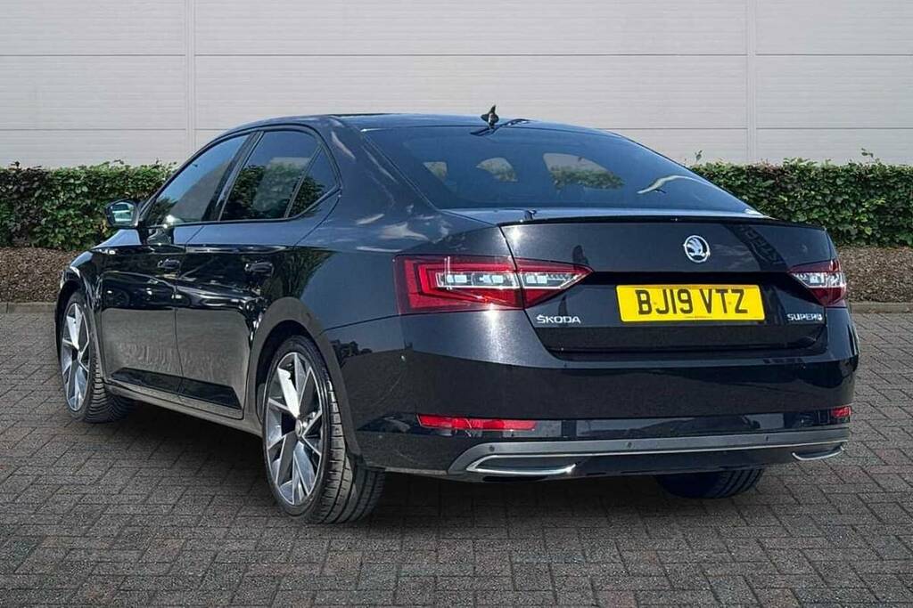 Skoda Superb 2.0 Tdi Cr Sport Line Plus Dsg 7 Speed Black #3