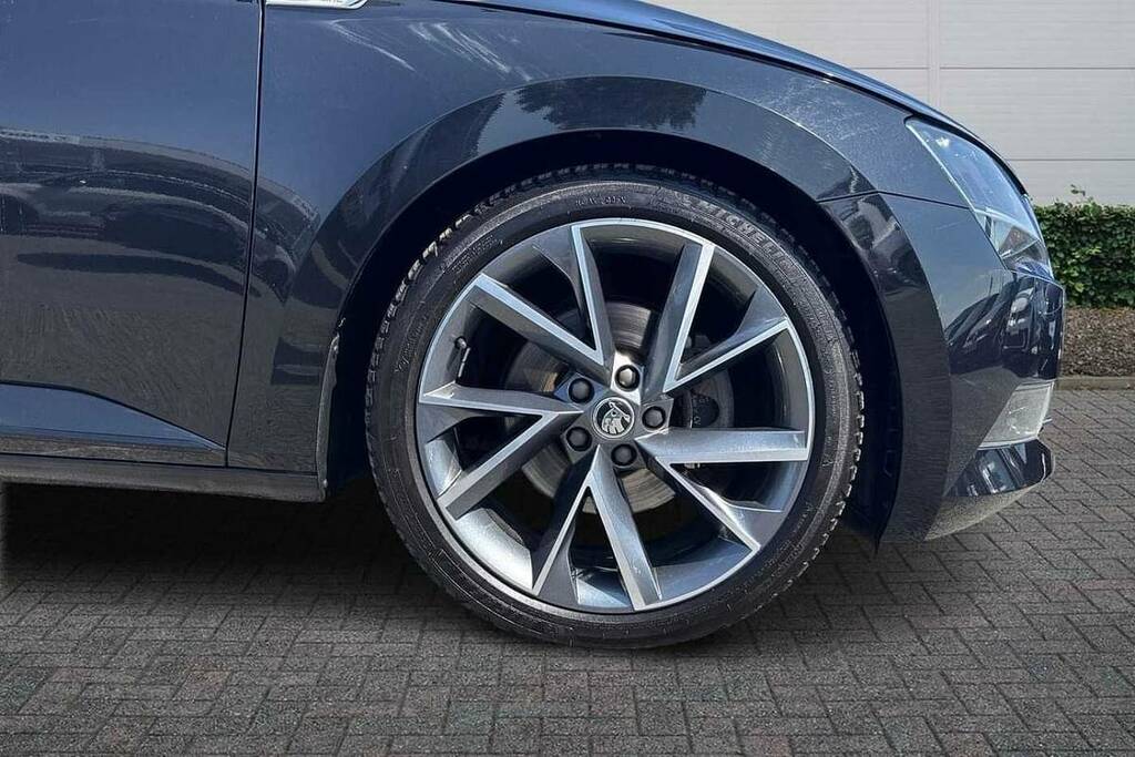 Skoda Superb 2.0 Tdi Cr Sport Line Plus Dsg 7 Speed Black #5