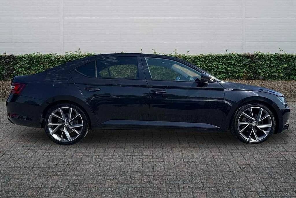 Skoda Superb 2.0 Tdi Cr Sport Line Plus Dsg 7 Speed Black #4