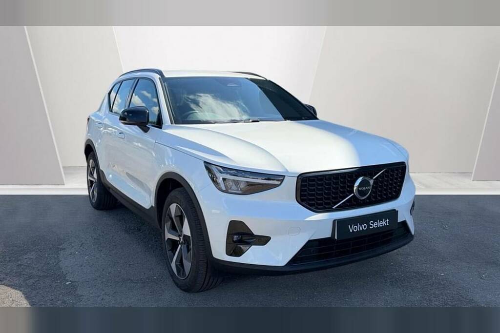 Volvo XC40 2.0 B3p Plus Dark VO26EUC White