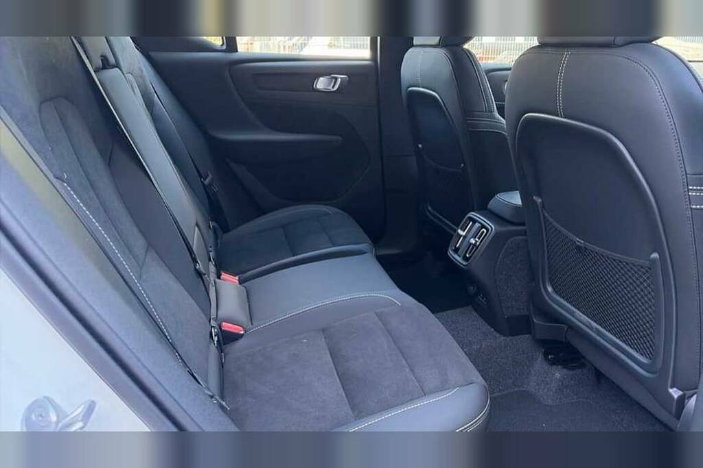 Volvo XC40 2.0 B3p Plus Dark VO26EUC White #6