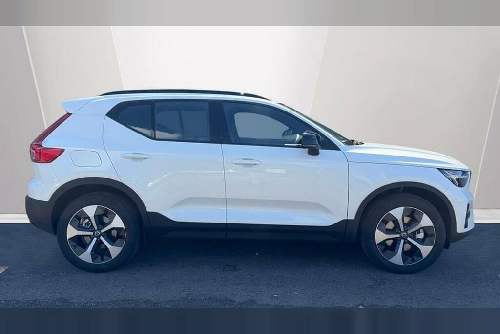 Volvo XC40 2.0 B3p Plus Dark VO26EUC White #3
