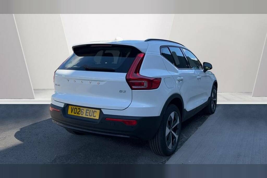 Volvo XC40 2.0 B3p Plus Dark VO26EUC White #2