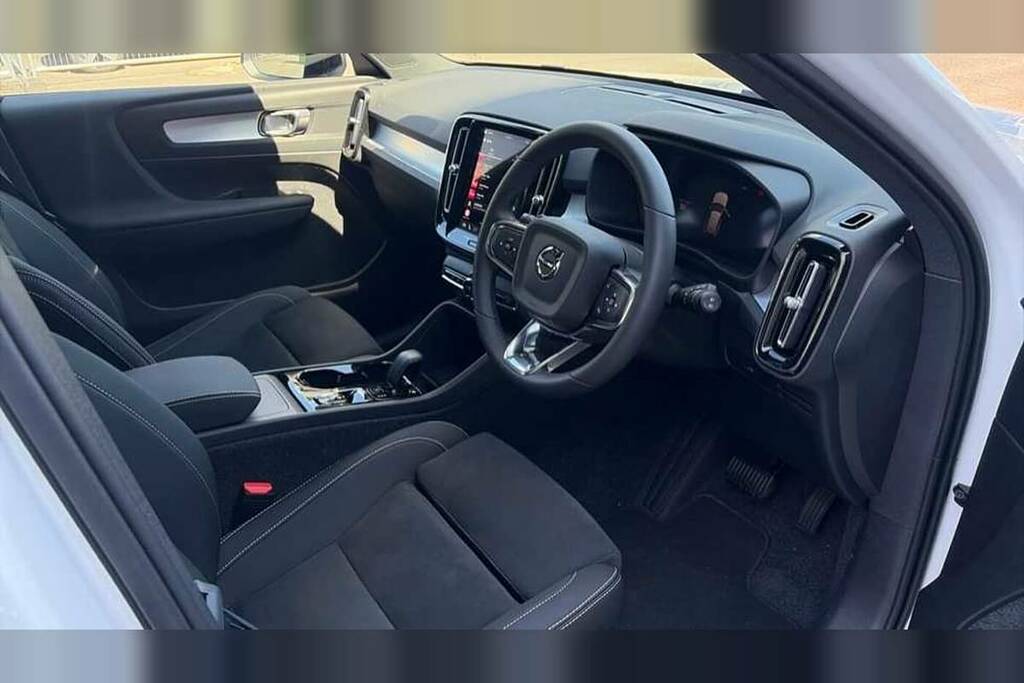 Volvo XC40 2.0 B3p Plus Dark VO26EUC White #5