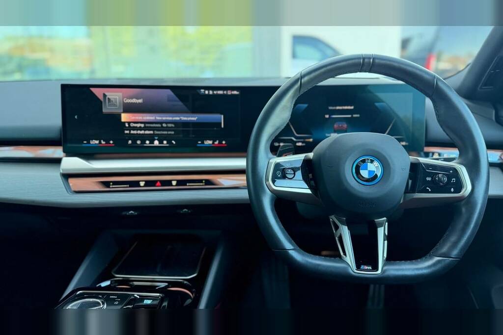 BMW i5 250Kw Edrive40 M Sport 84Kwh Red #6