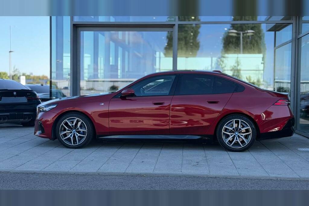 BMW i5 250Kw Edrive40 M Sport 84Kwh Red #4