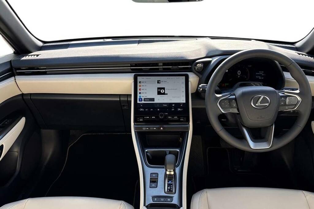Lexus LBX 1.5 Premium Plus E-cvt FV74OJC White #6