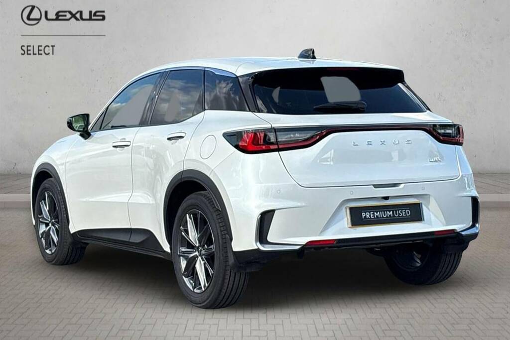 Lexus LBX 1.5 Premium Plus E-cvt FV74OJC White #4