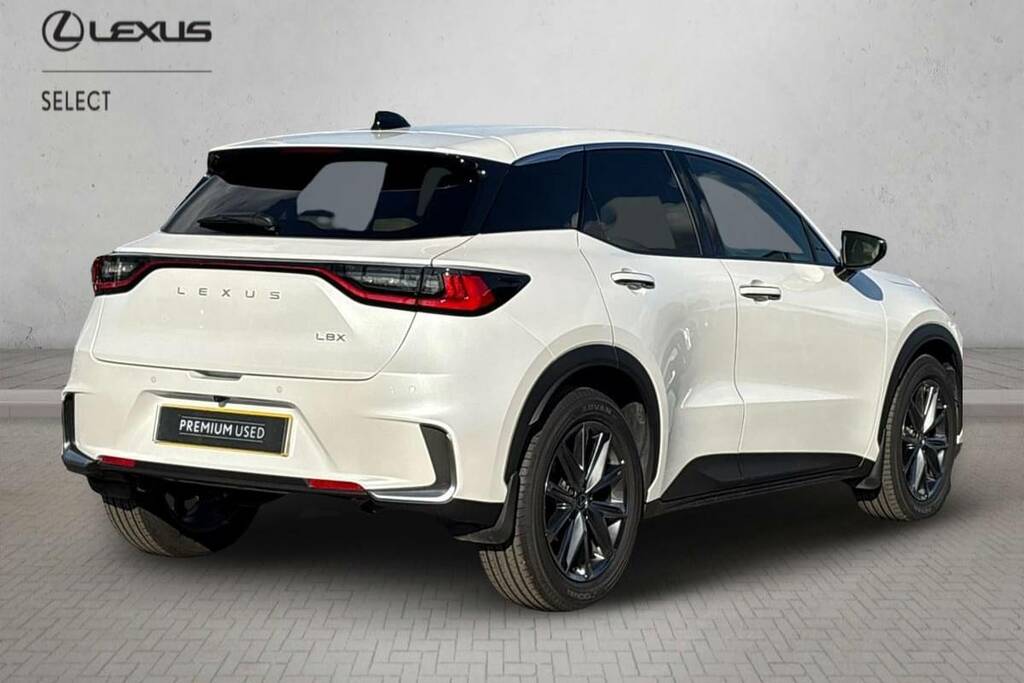 Lexus LBX 1.5 Premium Plus E-cvt FV74OJC White #2