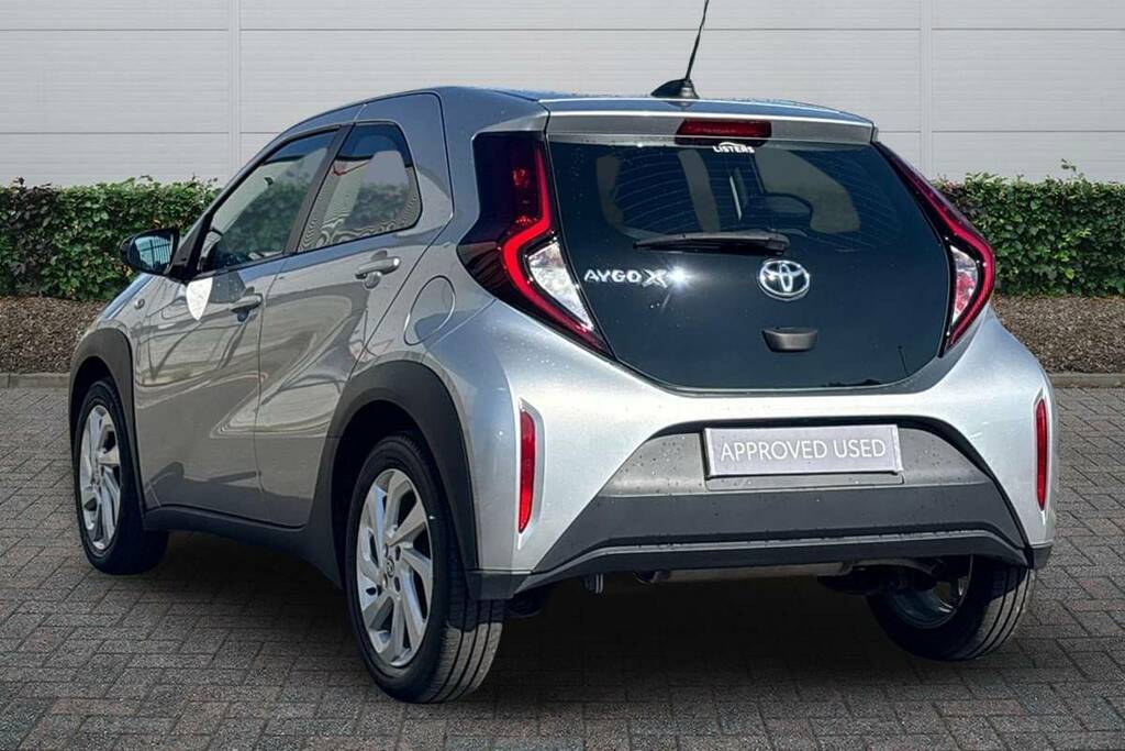 Toyota Aygo X 1.0 Vvt-i Pure Silver