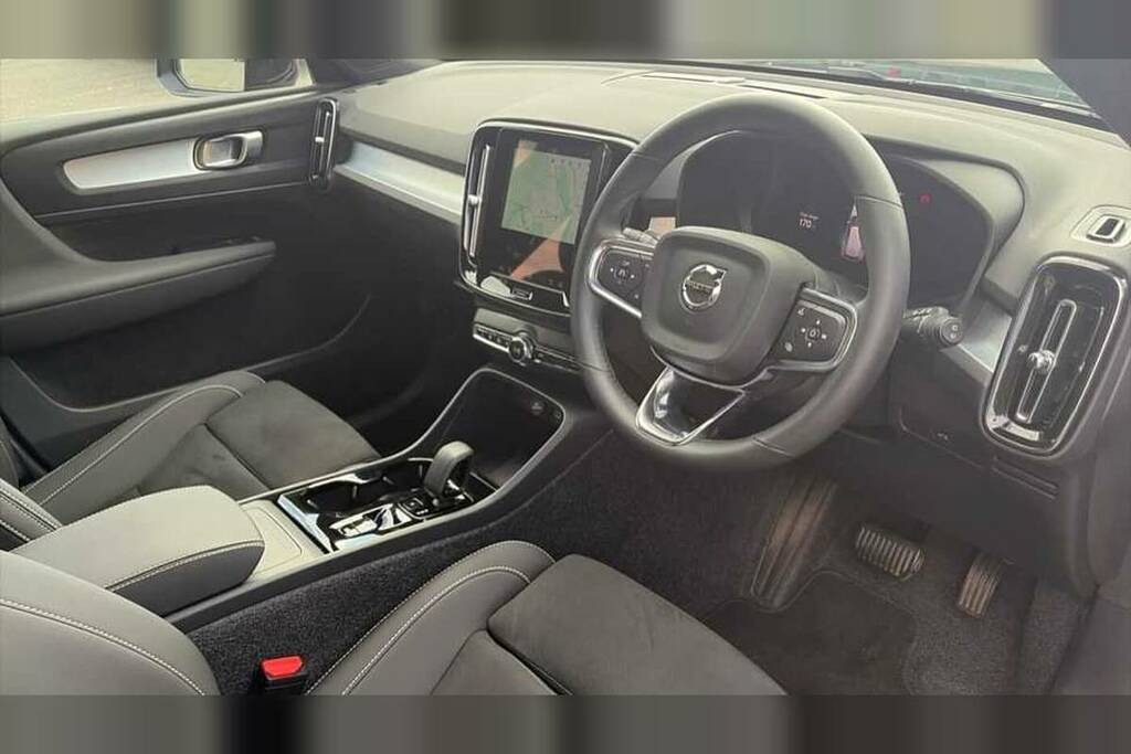 Volvo XC40 2.0 B3p Plus Dark BG75LSL Blue #4
