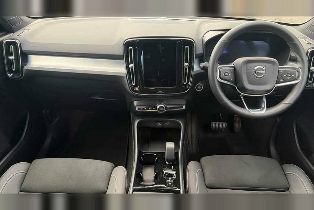 Volvo XC40 2.0 B3p Plus Dark BG75LSL Blue #5