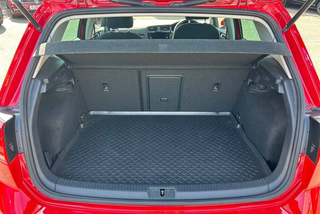 Volkswagen Golf 1.5 Tsi Evo Gt BD68PNZ Red #2