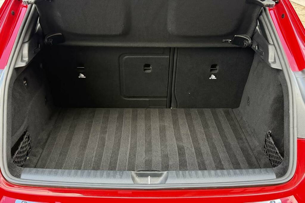 Mercedes-Benz GLA Class 200 Amg Line Edition Plus Red #2