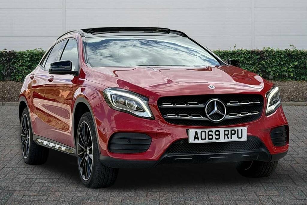 Mercedes-Benz GLA Class 200 Amg Line Edition Plus Red