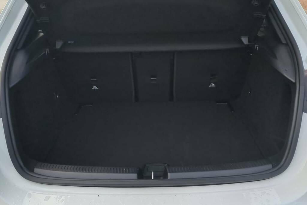 Mercedes-Benz A Class A180 Sport Executive FV24UOG White #2
