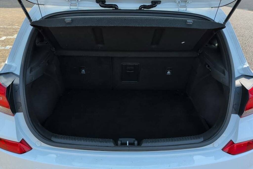 Hyundai I30 1.4T Gdi Premium Dct White #2