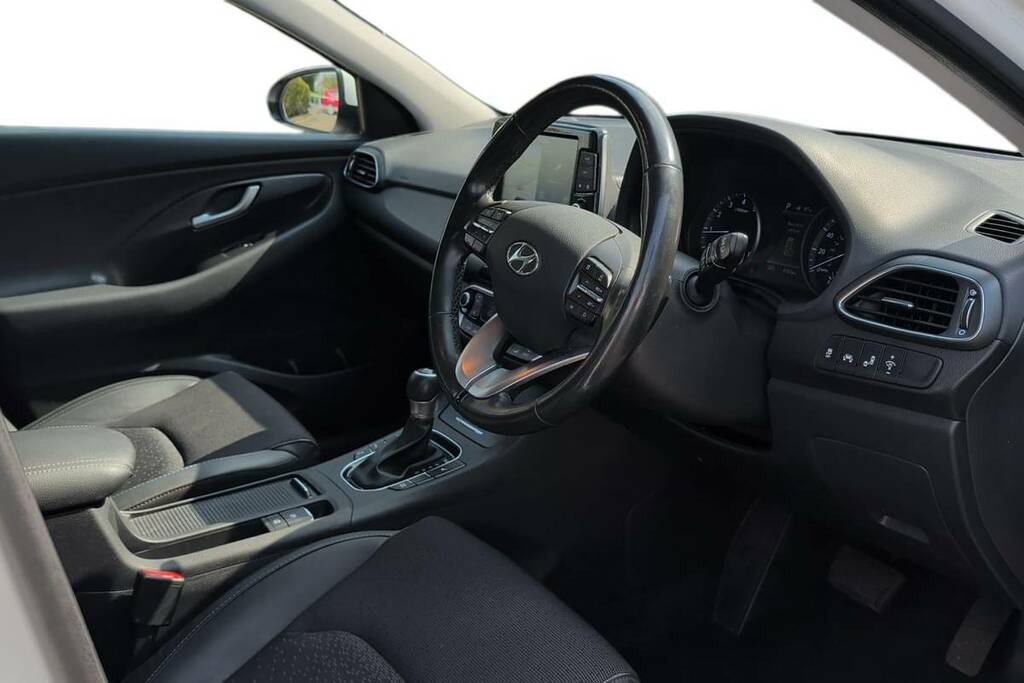 Hyundai I30 1.4T Gdi Premium Dct White #4