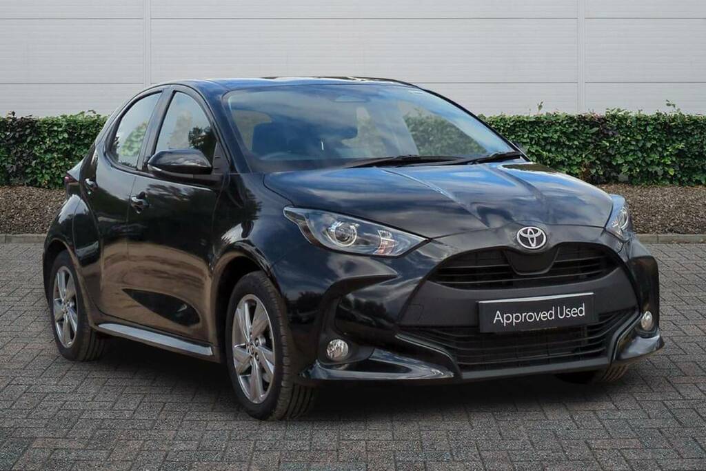 Toyota Yaris 1.5 Hybrid Icon Cvt Black