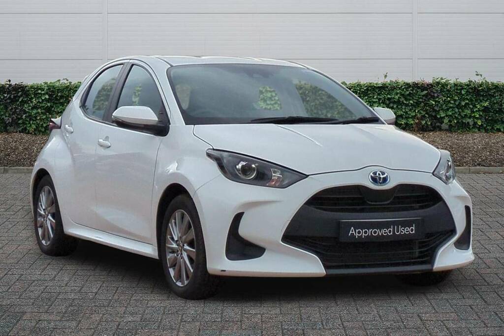 Toyota Yaris 1.5 Hybrid Icon Cvt White