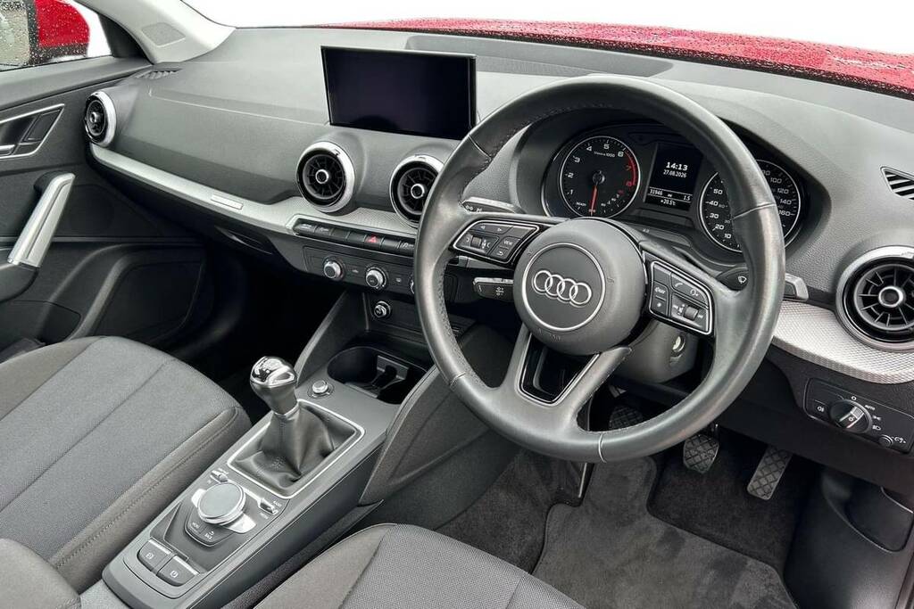 Audi Q2 30 Tfsi Technik SR72HJX Red #4