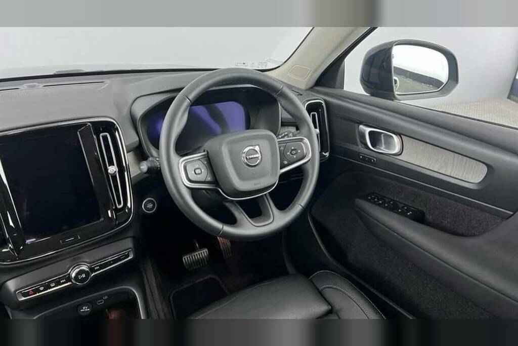 Volvo XC40 2.0 B3p Plus Dark YY22XCW Black #4