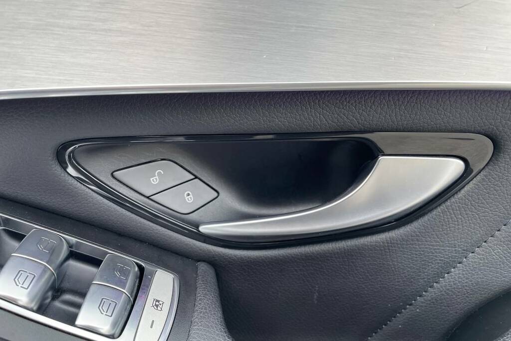 Mercedes-Benz GLC Class 300De 4Matic Amg Line Premium 9G-tronic Black #6