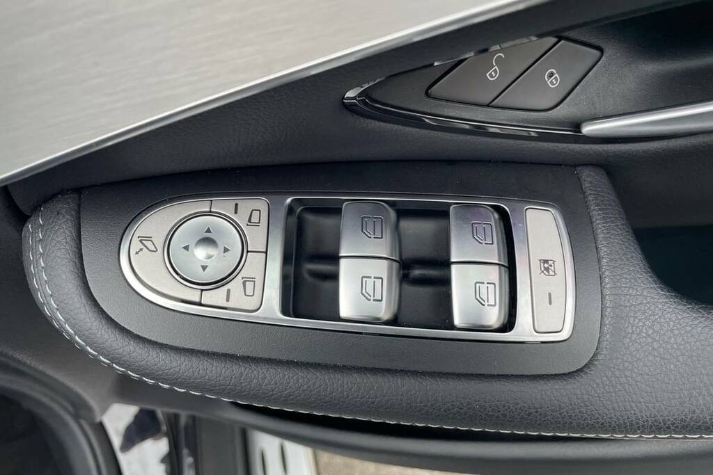 Mercedes-Benz GLC Class 300De 4Matic Amg Line Premium 9G-tronic Black #5