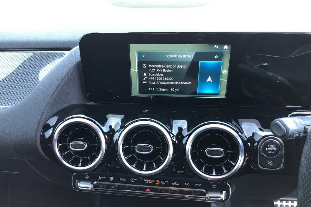 Mercedes-Benz GLA Class 200 Amg Line AG21DBZ Red #3