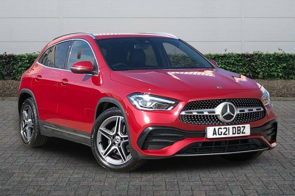 Mercedes-Benz GLA Class 200 Amg Line Red
