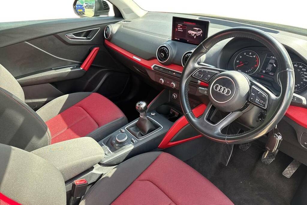 Audi Q2 1.0 Tfsi Sport Black #4