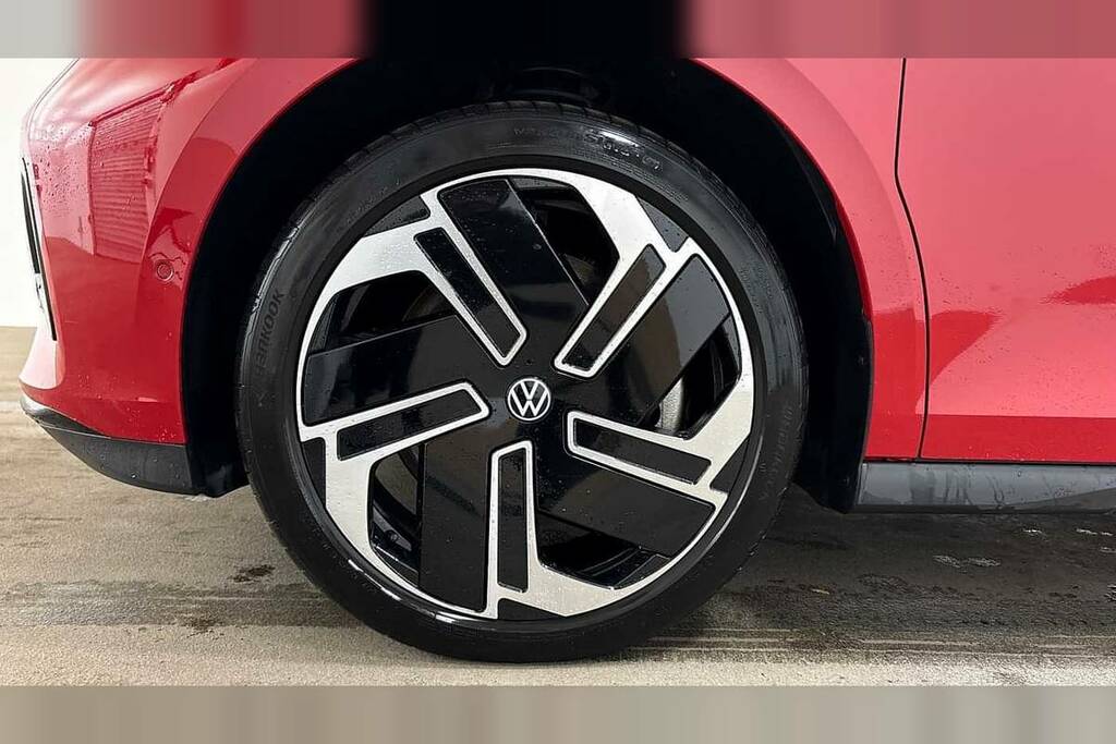 Volkswagen ID.Buzz 250Kw Gtx Pro 86Kwh 4Motion Lwb 7 Seat Red #5