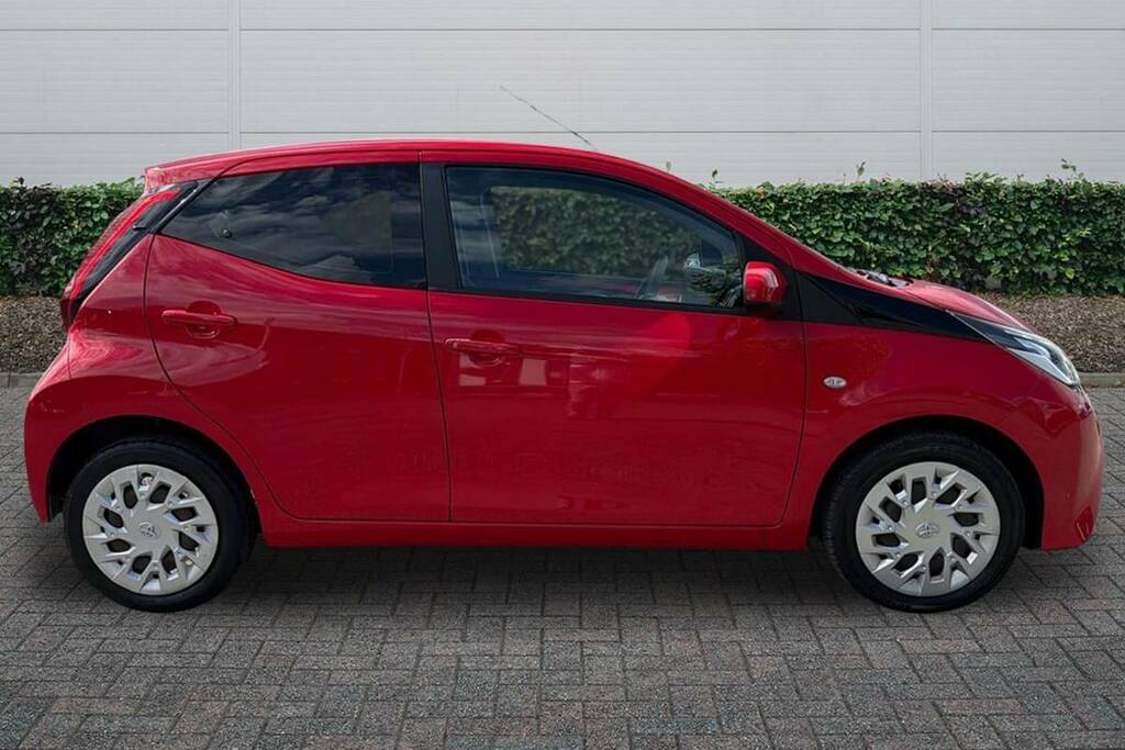 Toyota Aygo 1.0 Vvt-i X-play Red #5