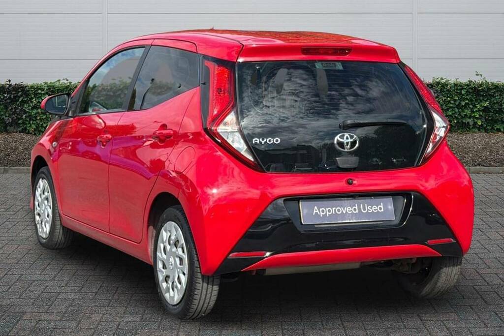 Toyota Aygo 1.0 Vvt-i X-play Red #2