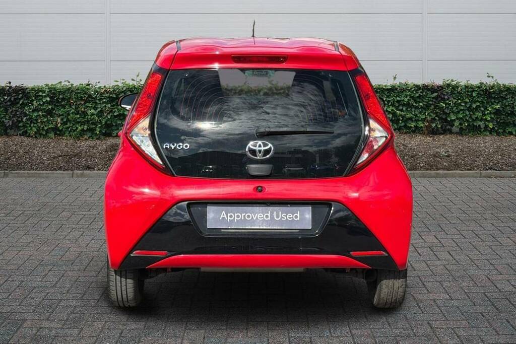 Toyota Aygo 1.0 Vvt-i X-play Red #4