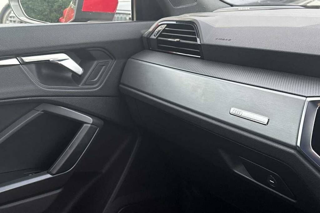 Audi Q3 2L Technik Black #30