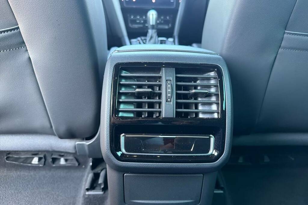Volkswagen Passat R-line Black #10
